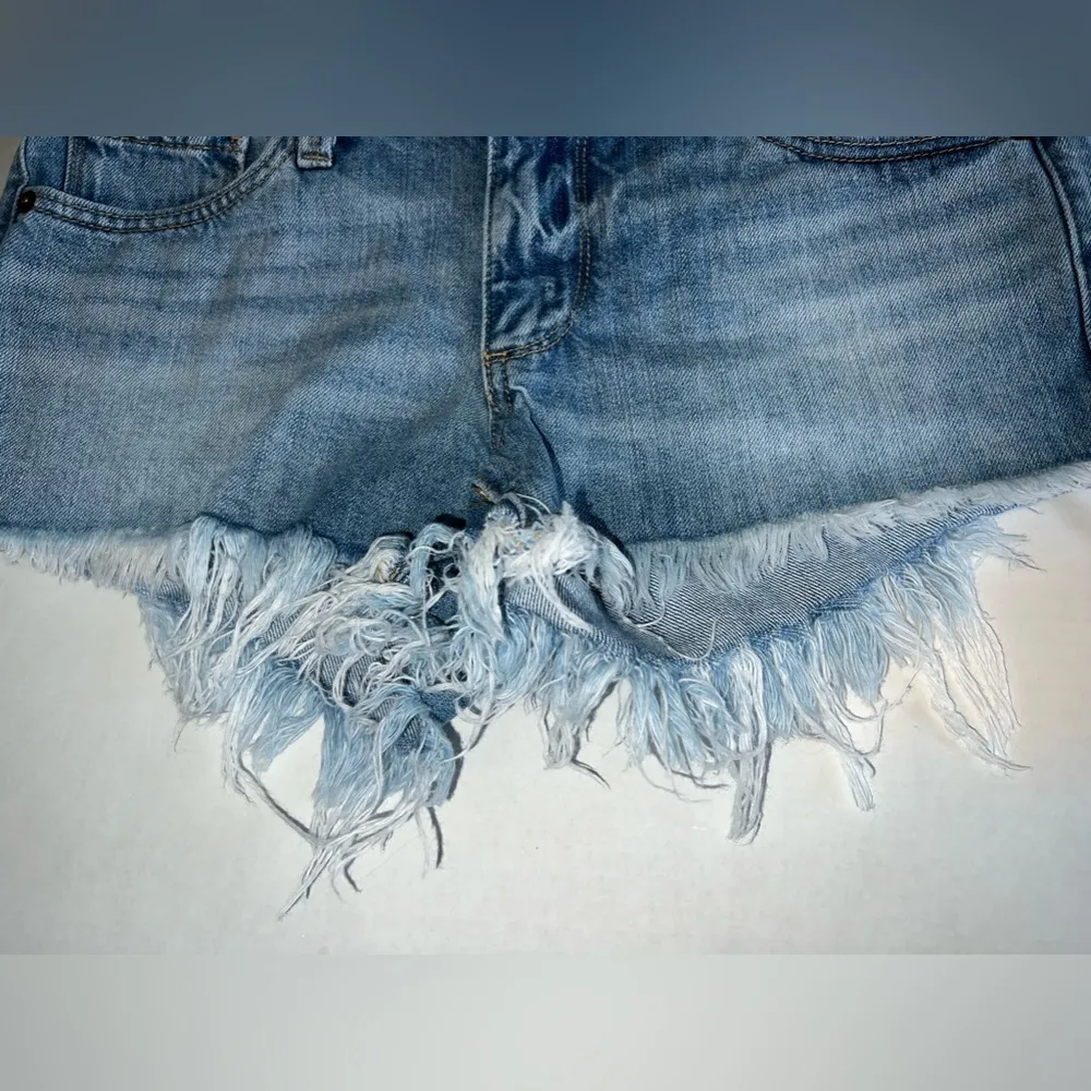 - The Cut Off Jean Distressed Raw Hem Shorts size 2/26 - Image 2