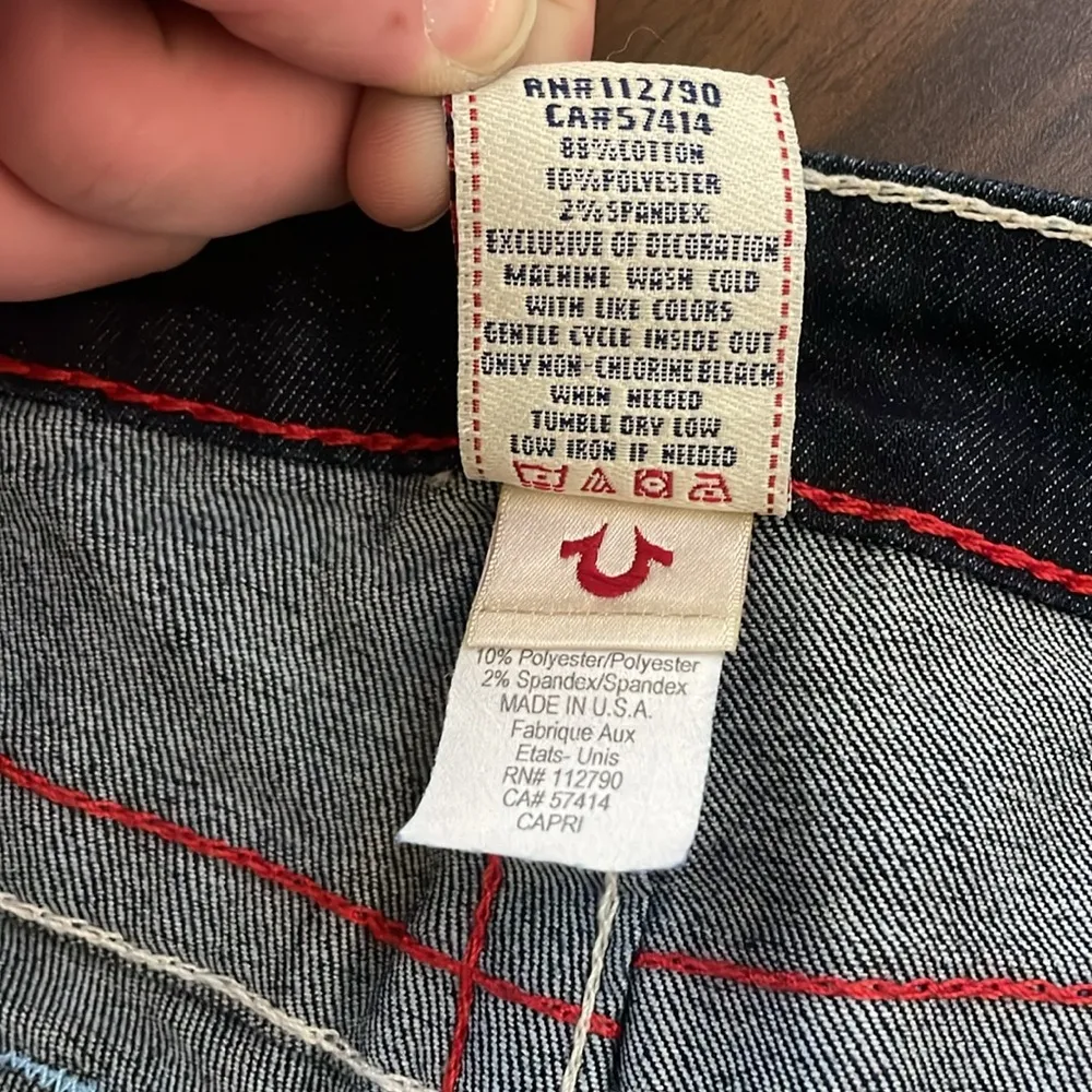 TRUE RELIGION WLHJ58FE2 Americana Chain Dark Rinse Capri Jeans $209 EUC 28 - Image 11