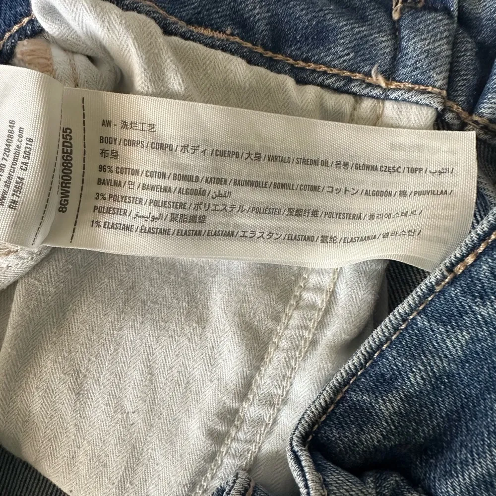 Hollister Ultra High Rise Mom Jeans Medium Wash Raw Hem Womens 31/27  Size 13R - Image 6