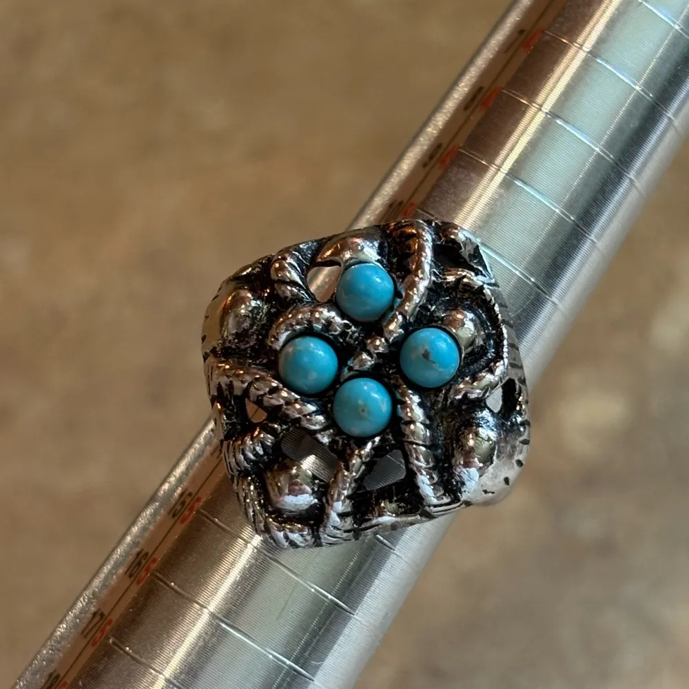 Avon Silver Ring with Turquoise Accents - Image 8