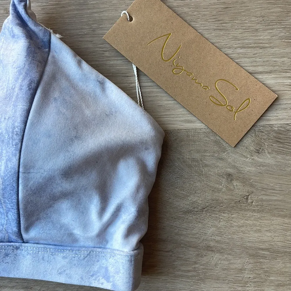 Icy Blue Criss Cross Sports Bra sz L/XL NWT - Image 3