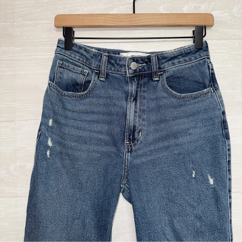 Hollister Women's Dark Blue Ultra High-Rise 90s Straight Jeans size 2/26 - Image 4