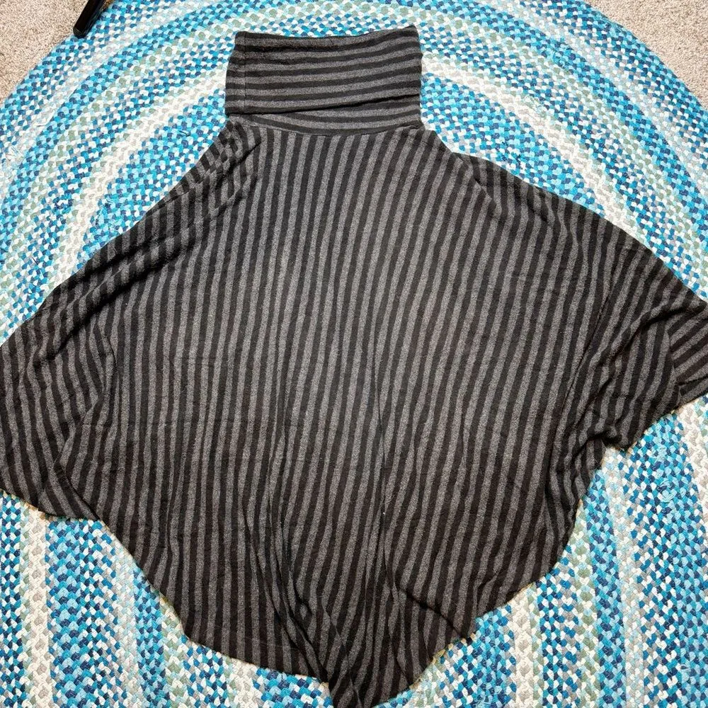 Soft Surroundings Chelsea Lagenlook Black Gray Stripe Comfort Poncho Women's 0S - Image 4