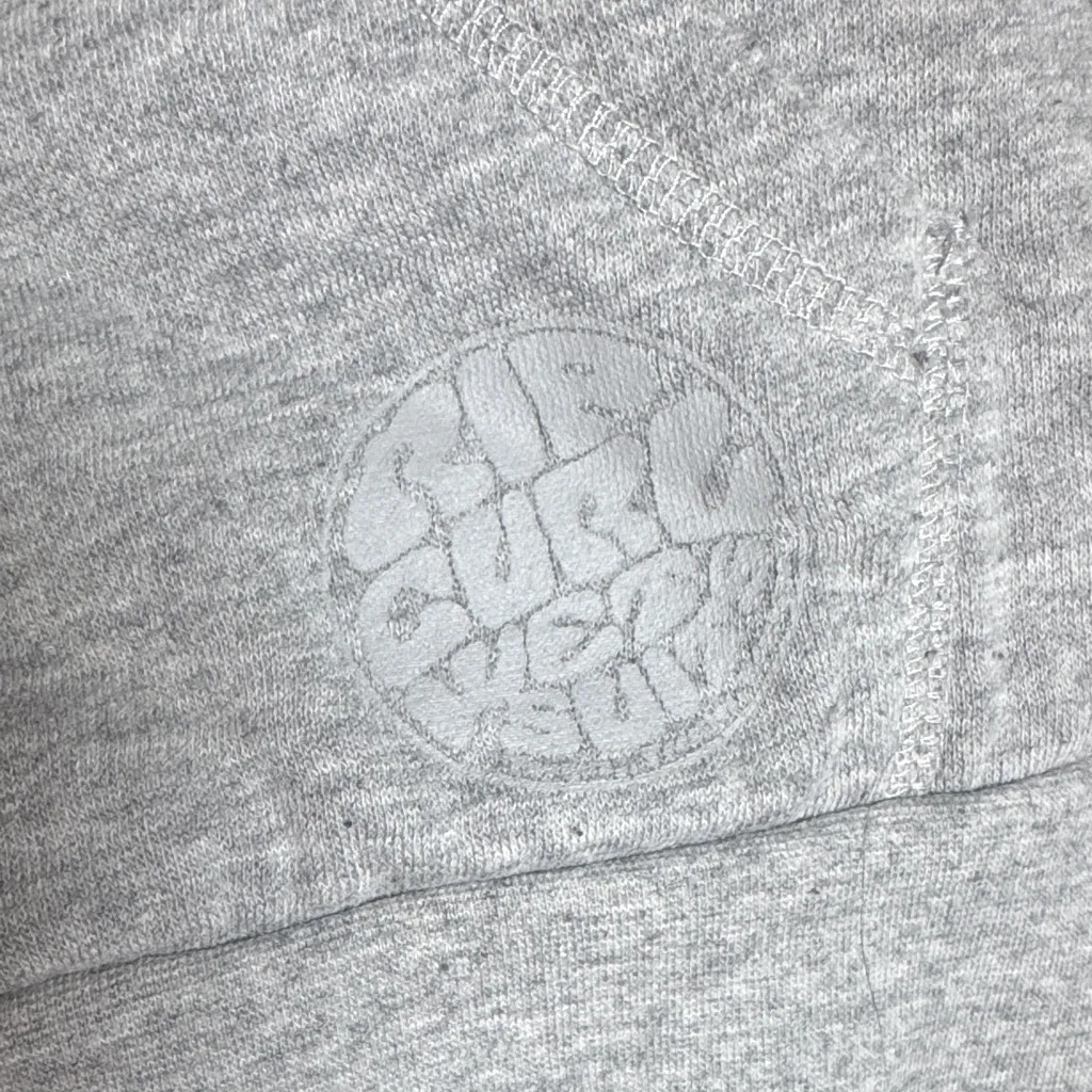 Rip Curl Heather Gray Top with Red Trim - Image 3