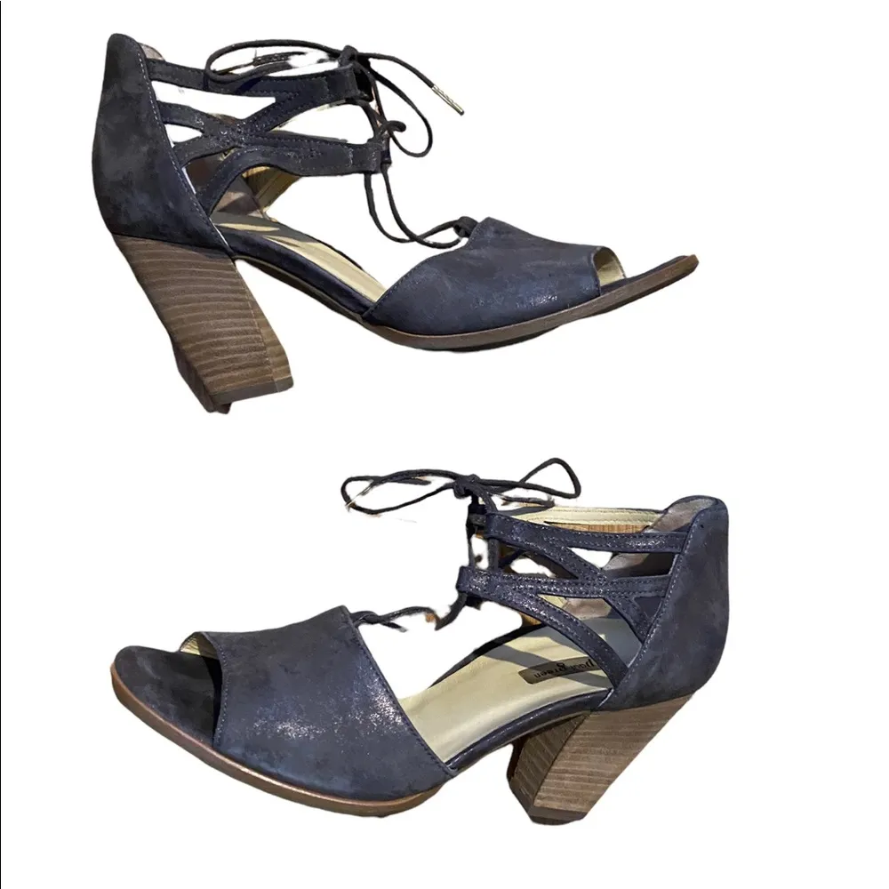 Paul Green Veronica Peep Toe grey w/metallic shimmer stacked heel size 9 sandal. - Image 3