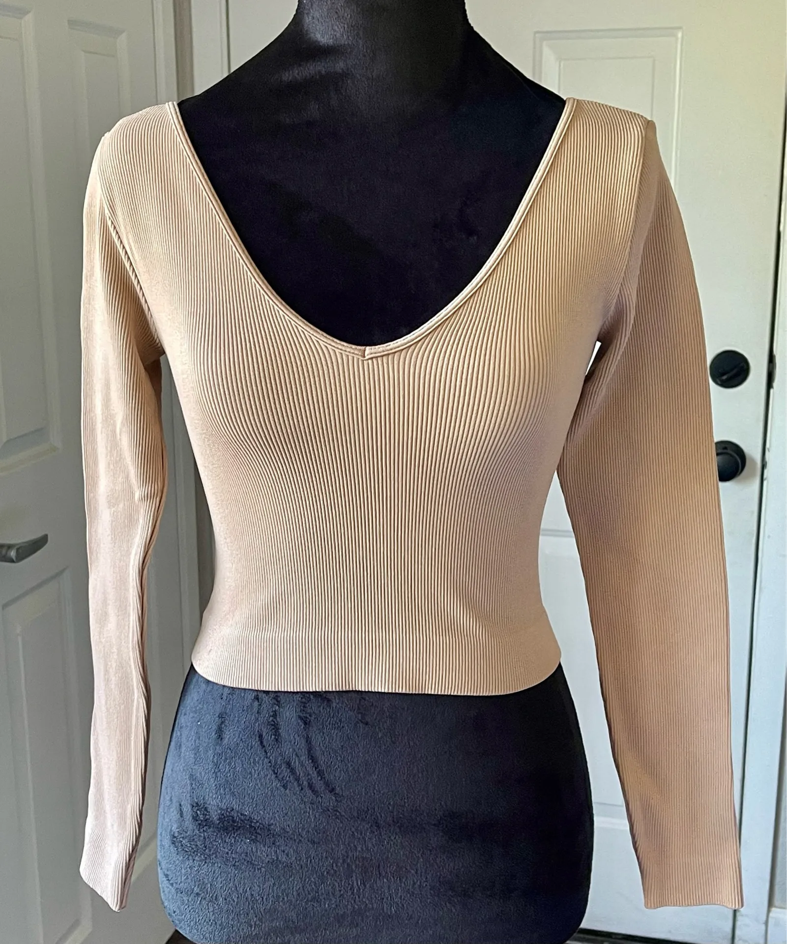 V-neck Crop Top - Image 3