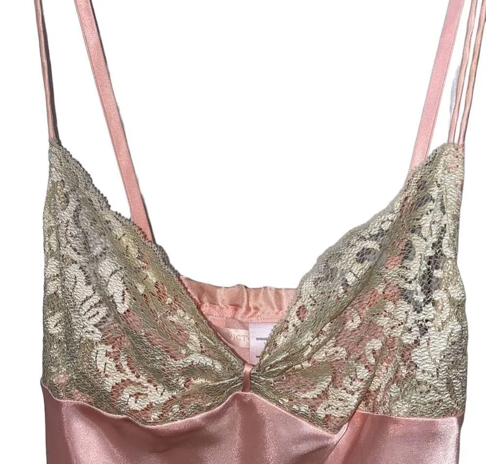 Victoria’s Secret pink satin robe and chemise with beige lace. Pink label.Size S - Image 3