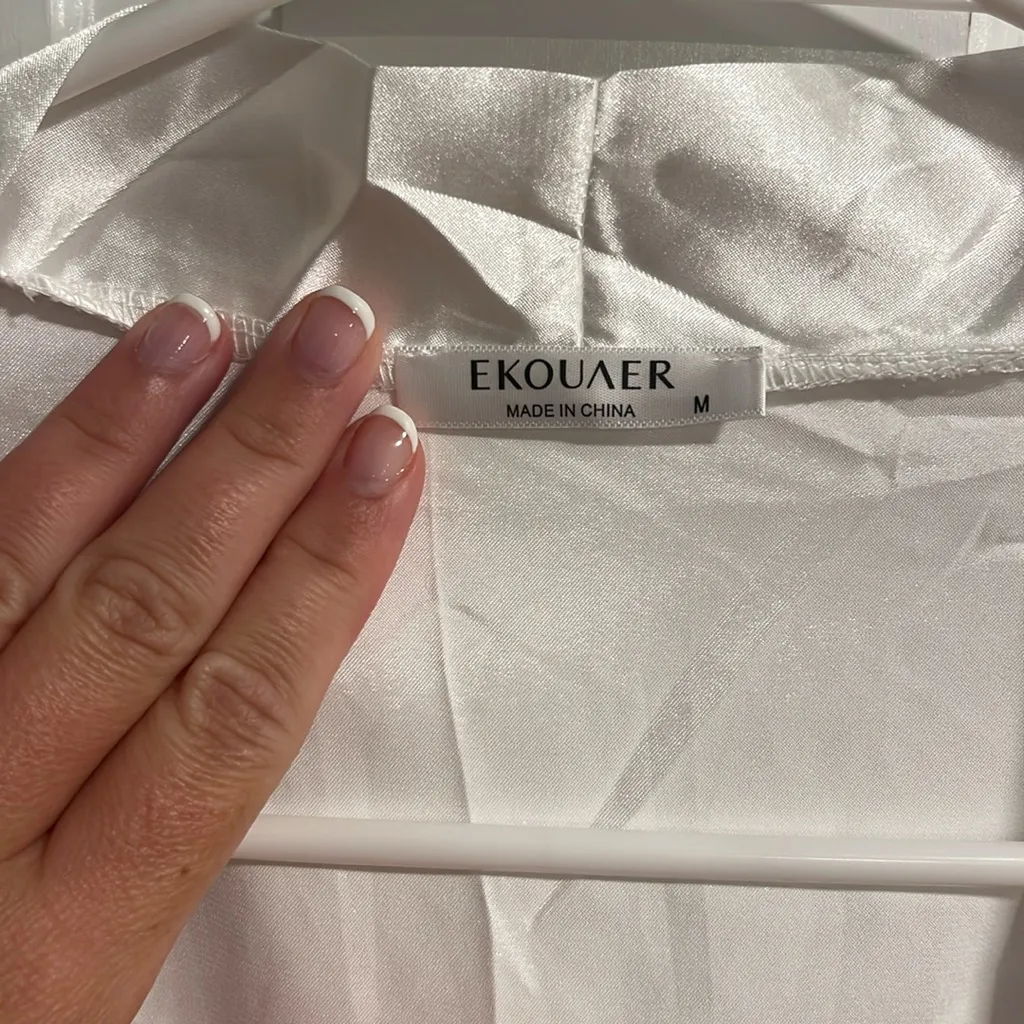 White Satiny Robe with Lace Detail Perfect for Brides Size Medium - Image 4