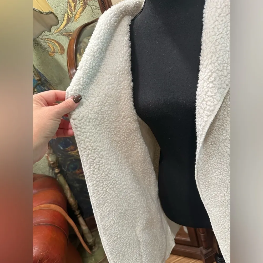 Zenana Outfitters White Sherpa Hooded Cardigan Size Small - Image 4