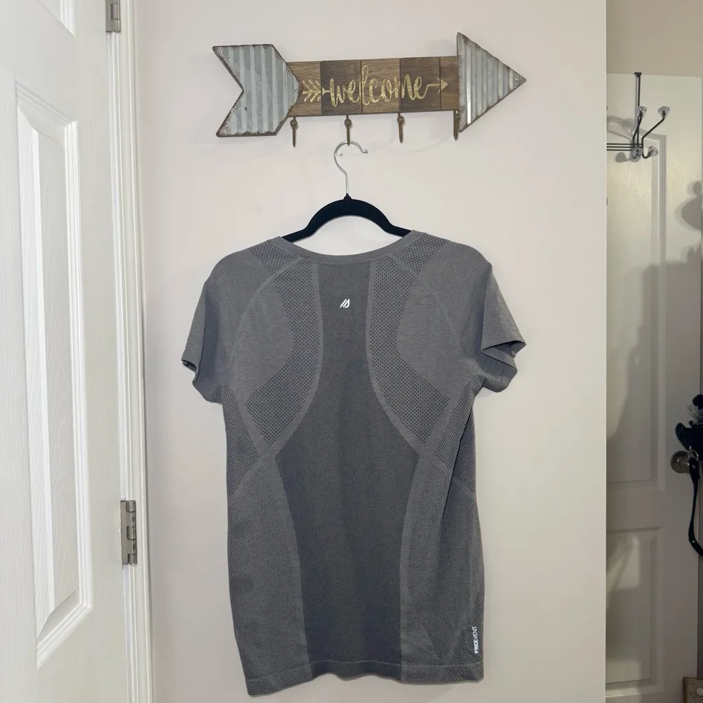 Eddie Bauer Gray Active Tee Size Large - Image 5