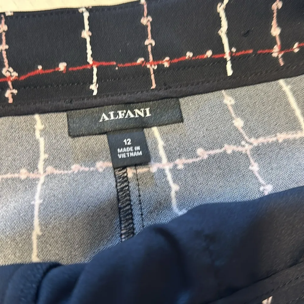 Ladies Sz 12 palooza capri length pants by Alfani. - Image 5