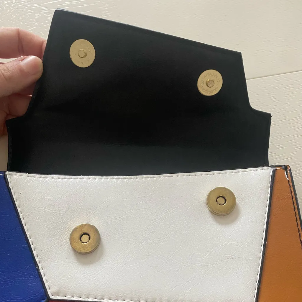 ASOS NWOT Multi color geometric purse with gold chain - Image 3