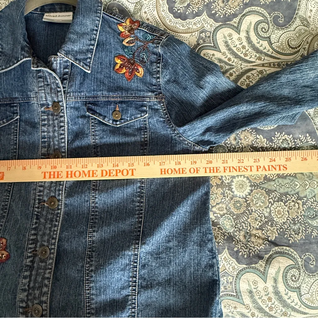 Vintage Fall Jean jacket Alfred Dunner Blue Denim Jacket w/ Floral Embroidery 6P - Image 8