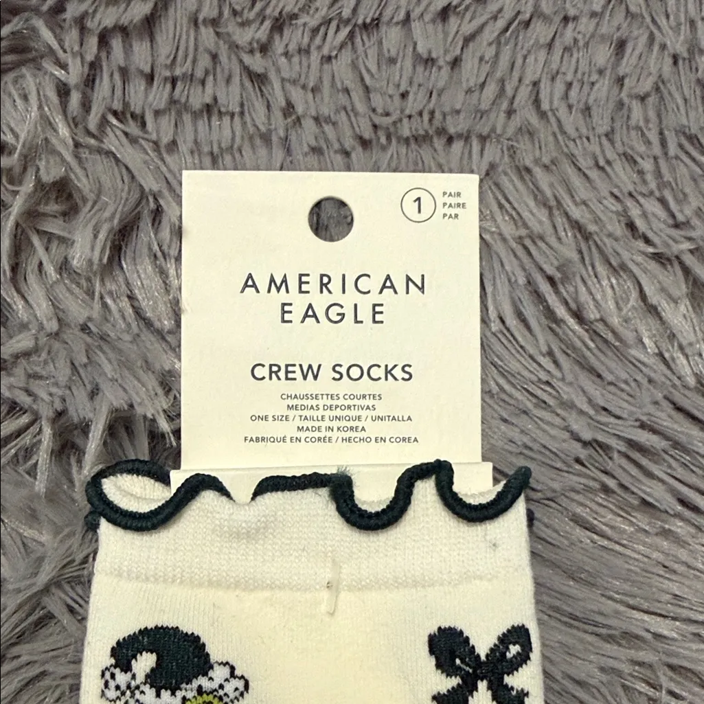 American Eagle Outfitters Cream Grinch Socks - Image 3
