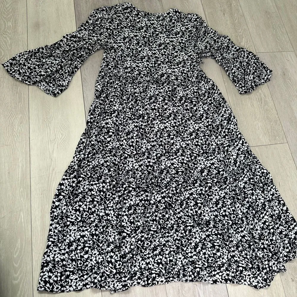 Zara white‎ black midi ruffle floral dresss size medium boho relaxed fit flowy - Image 6