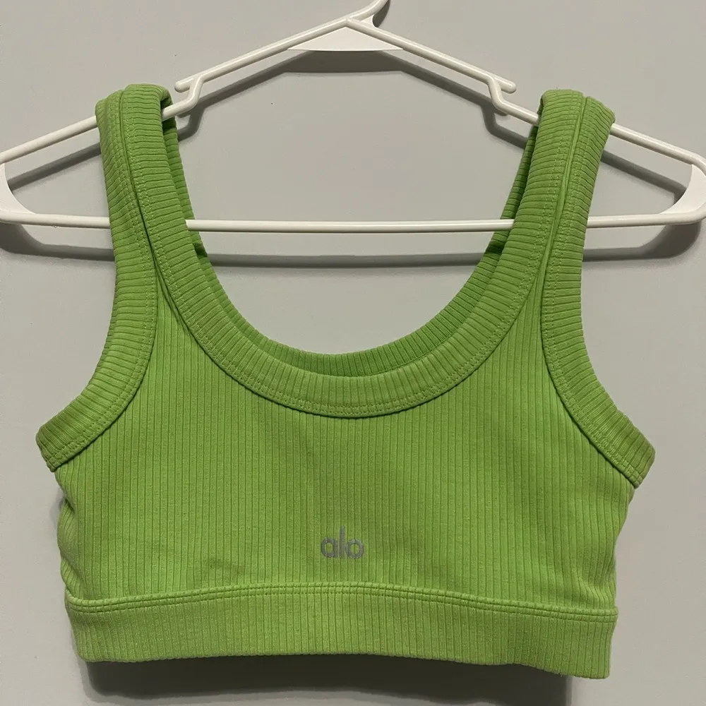 Alo Yoga Wellness Bra Green Apple - Image 4