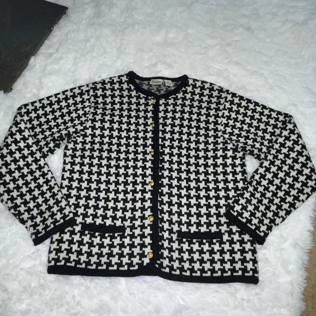 Classic Elements black white cardigan sweater gold buttons Medium - Image 5