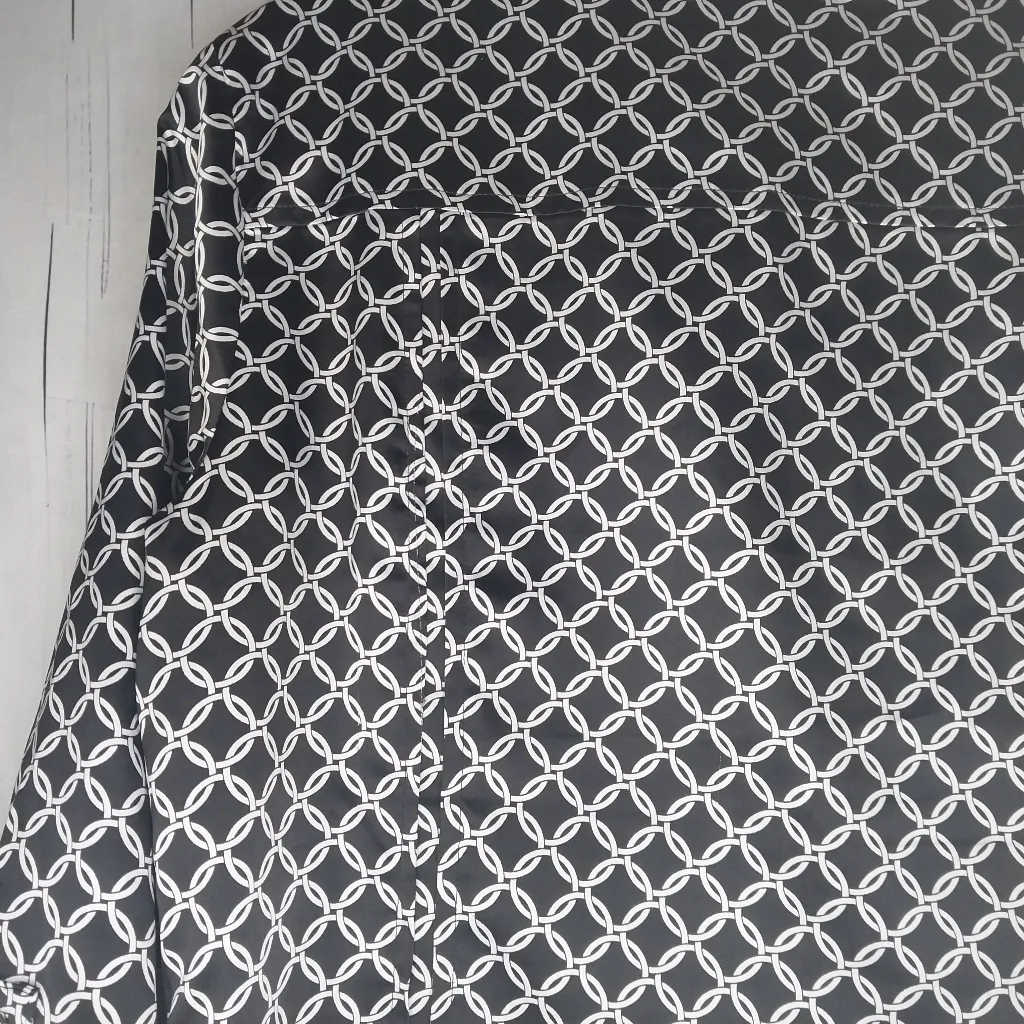 White House Black Market Black and White Patterned Women's Button Up Blouse - Image 16