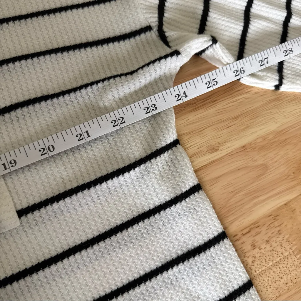 Love On A Hanger Womens Longsleeve White/black Striped Sweater With Pocket Sz L - Image 7