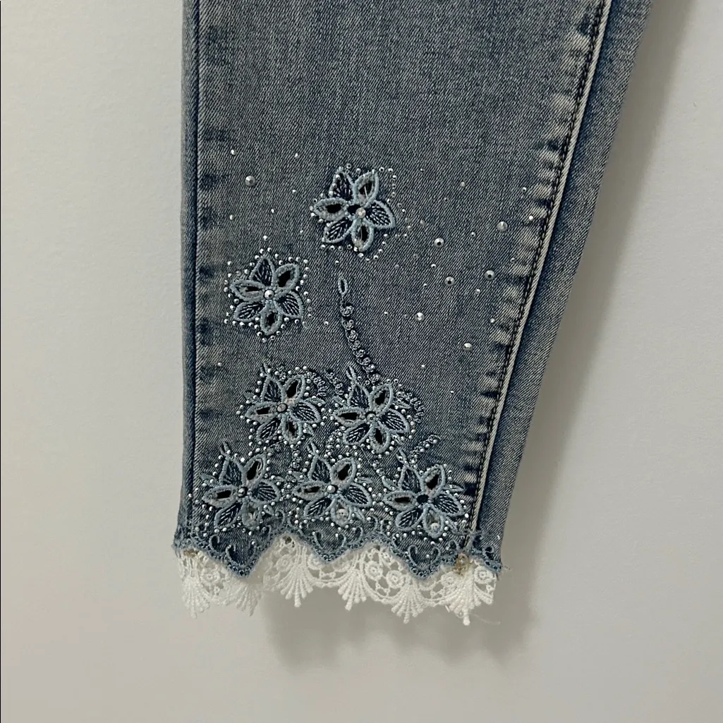 Frank Lyman Design Rhinestone Lace Embroidered Hem Crop Jeans Size XS - Image 8