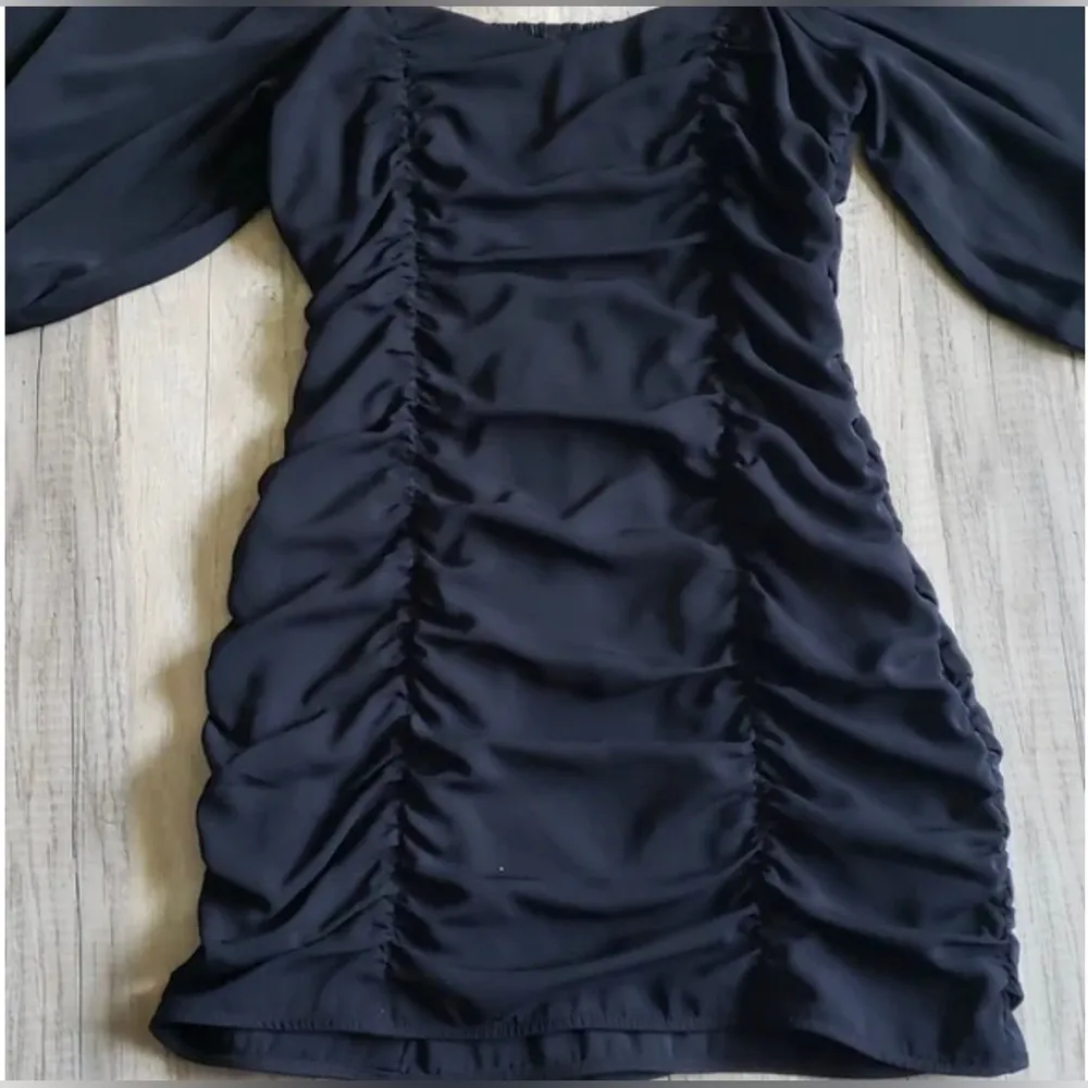 Abercrombie Black Ruched Dress NWT - Image 4