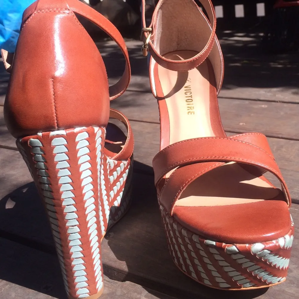 Italian Made Leather Soled Platform Wedges Size 6 - Image 5