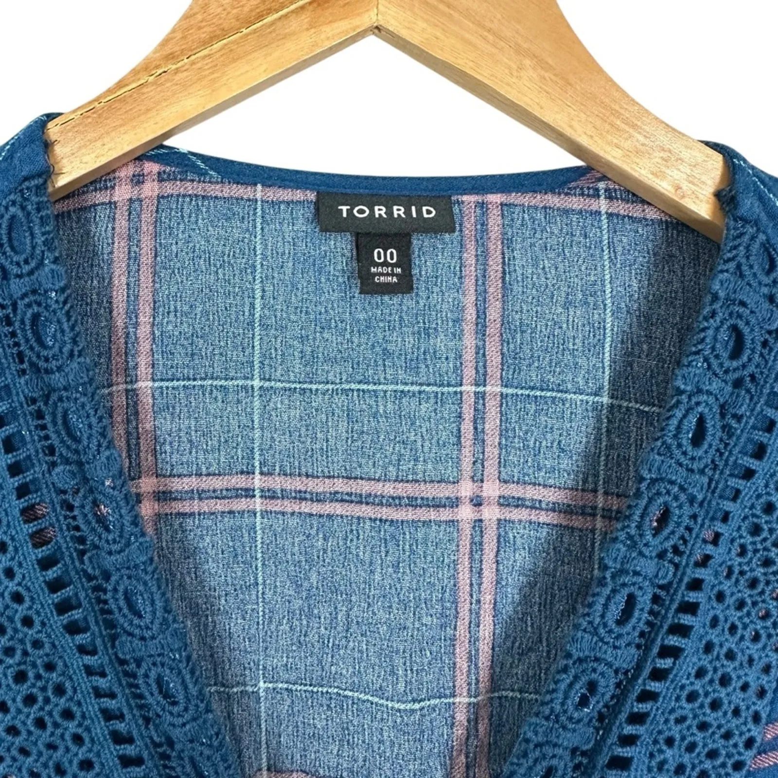 Torrid Blue Plaid Crinkle Front Lace Up Vneck Corset top Sz M/L 10 US Castlecore - Image 4