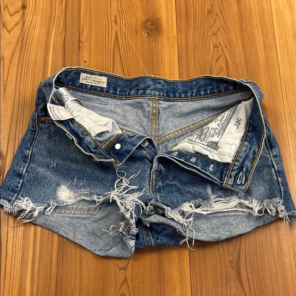 Levi’s 501 Raw Hem Button Fly Cotton Denim Jean Shorts W25 - Image 3