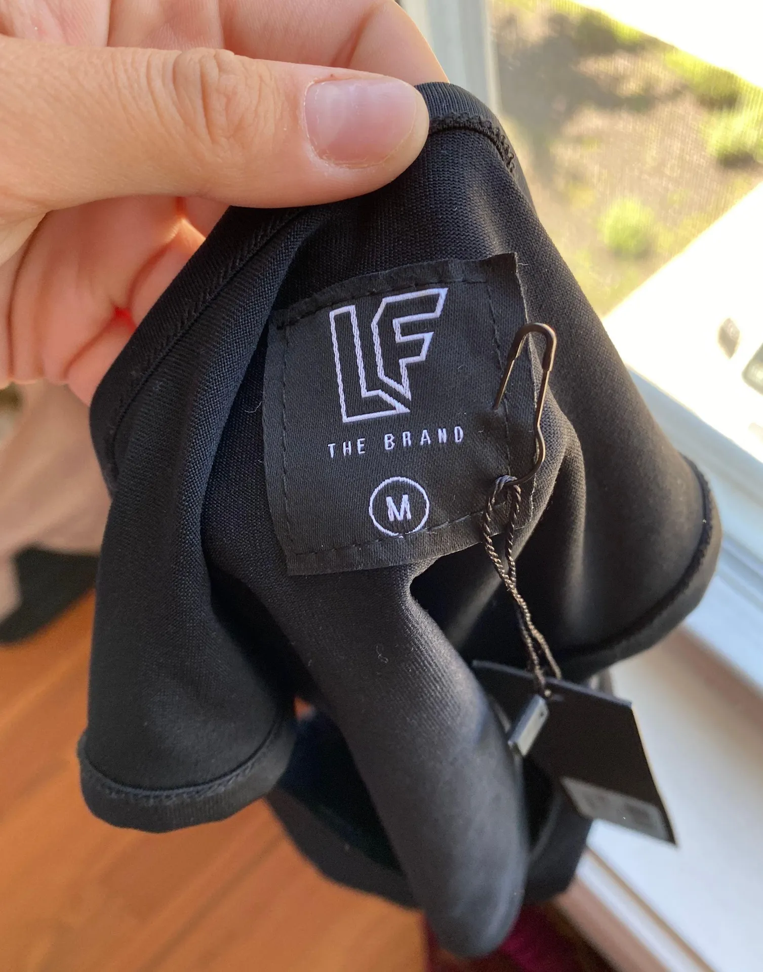 LF NWT  crop Top - Image 4