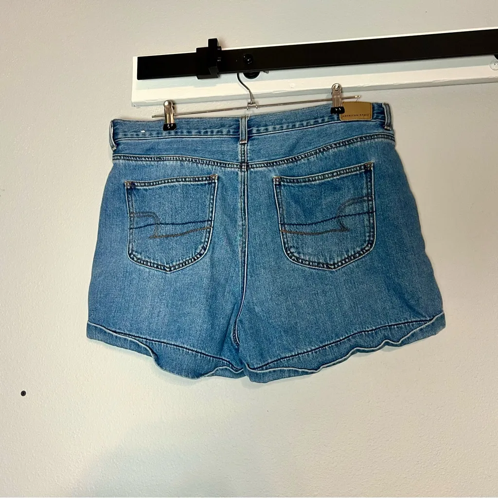 American Eagle Mom Short High Rise Size 16 Medium Blue Wash - Image 4