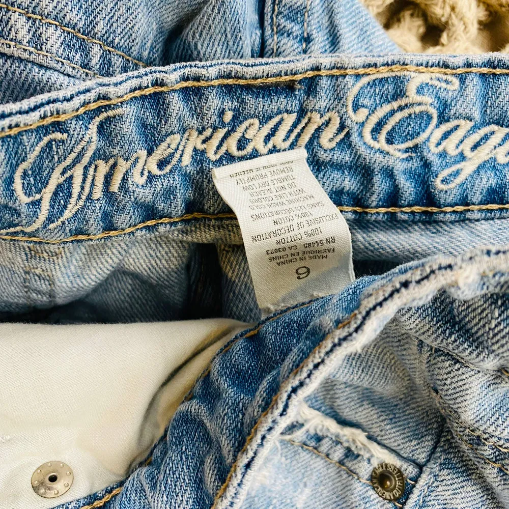 American Eagle Mid Rise Cut Off Raw Hem Short Distressed Bleached Tie Dye Size 6 - Image 11