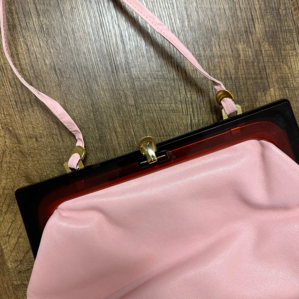 Vtg 60s/70s Italian Leather Convertible Clutch Crossbody Lucite Pink - Image 9