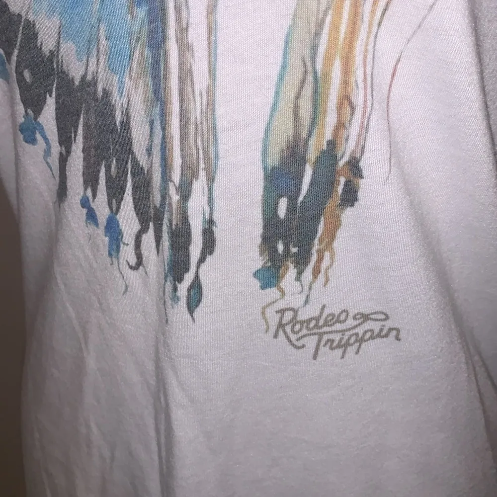 Rodeo Trippin white Indian Headdress short sleeve top Size XS - Image 3