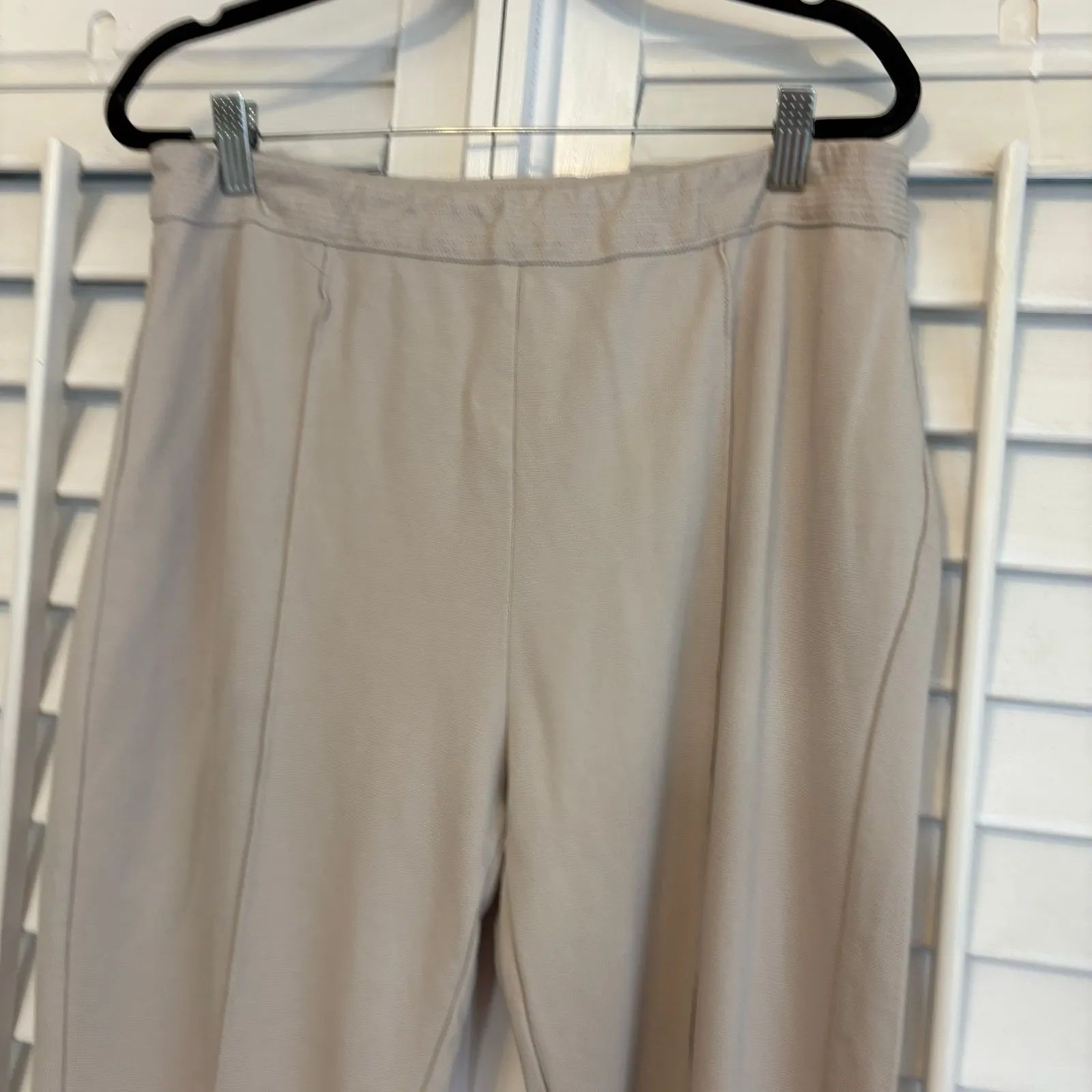 Soft Surroundings Tan Crops‎ Size Large - Image 3