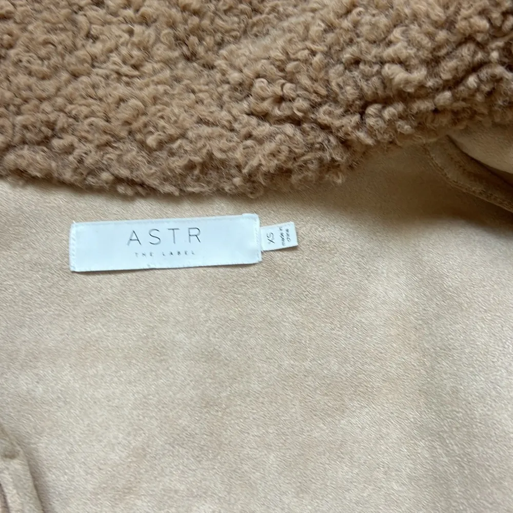 ASTR Teddy Fuzzy Jacket - Image 4