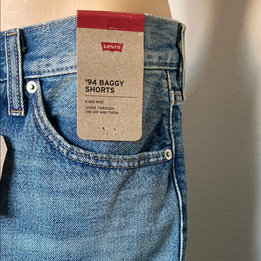 NWT Women's Levi's 94 Baggy Jean Shorts - Image 4