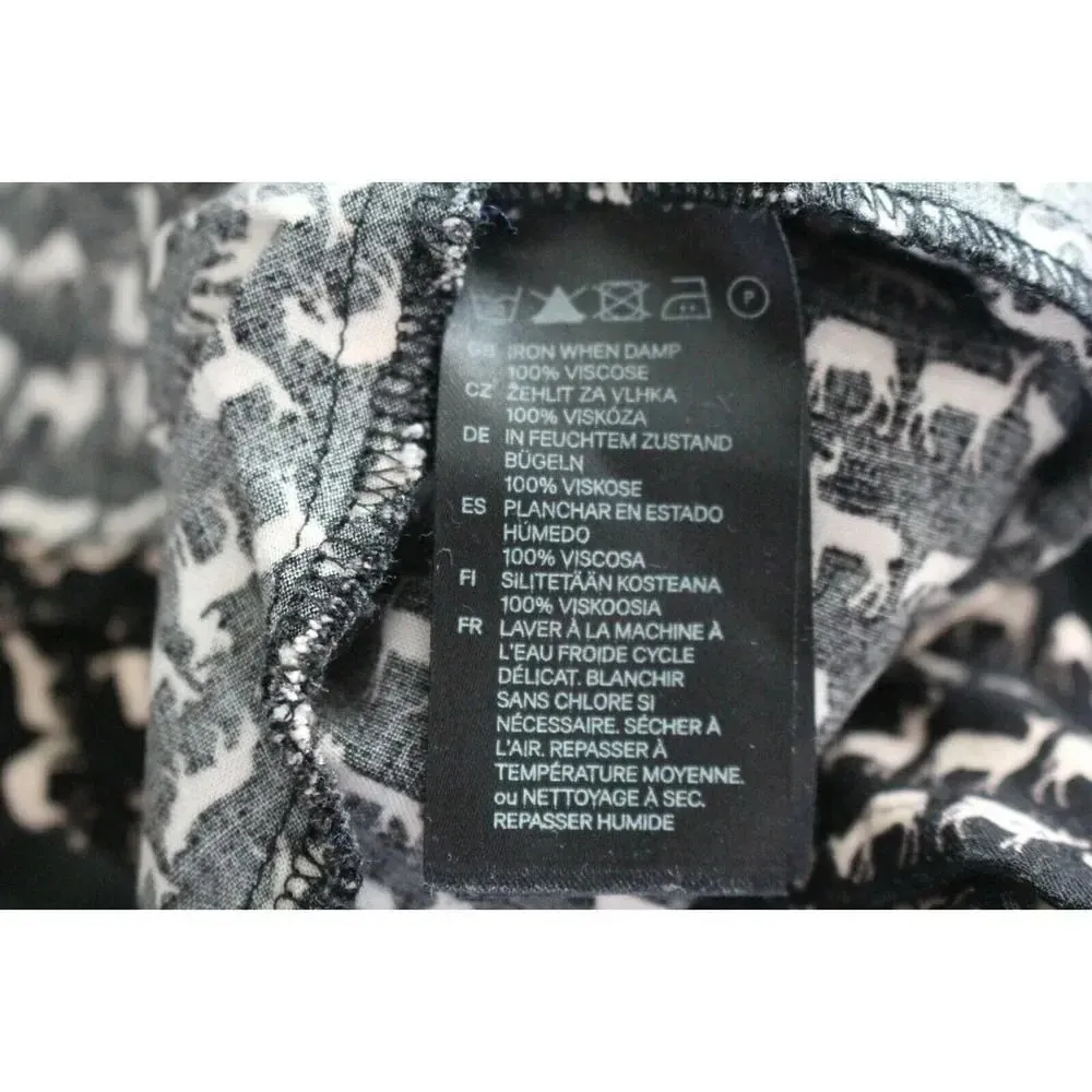 ladies DIVIDED skirt with rain deer print & pockets size 6 - Image 9