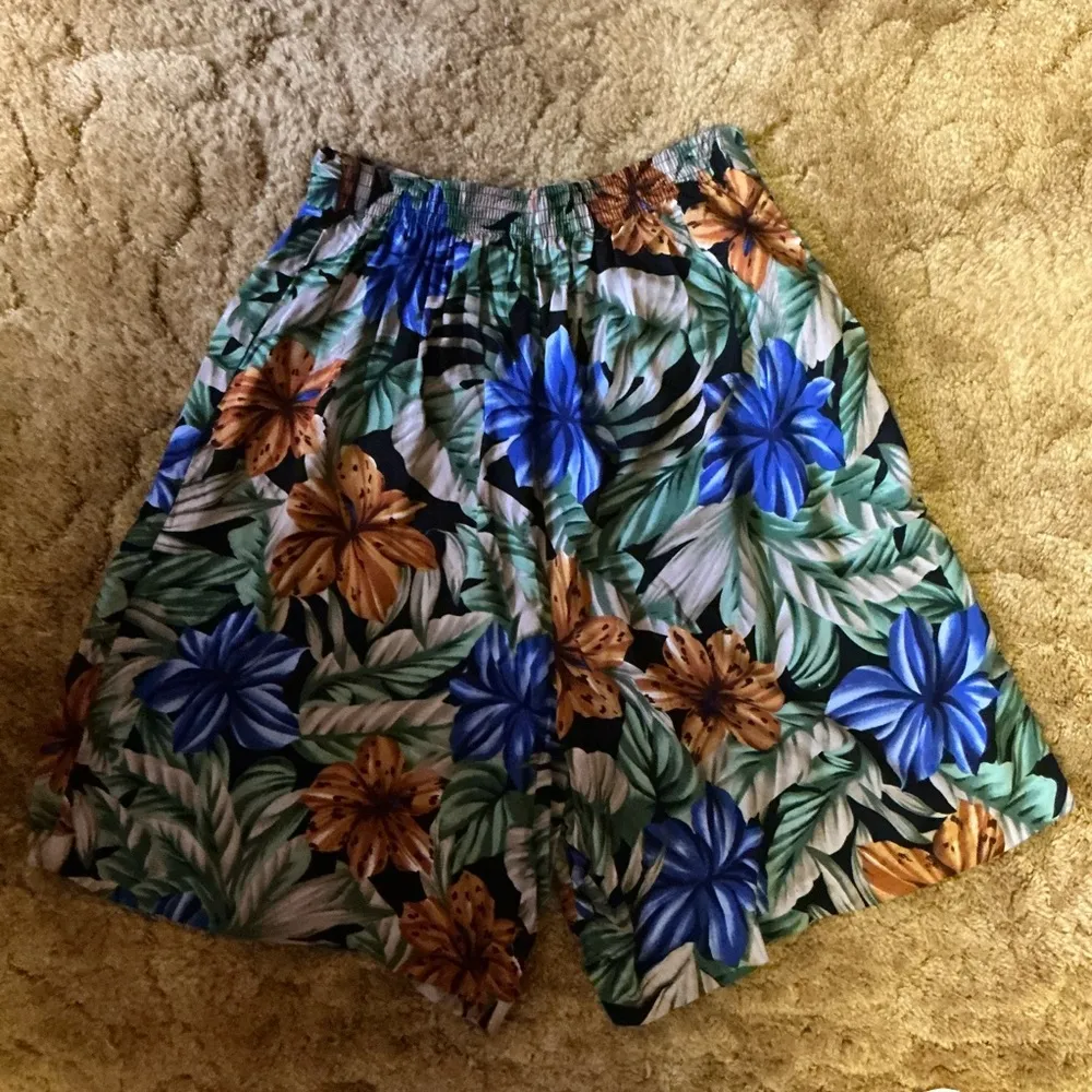 Vintage 80s floral high waist mom shorts Blue Size M - Image 4