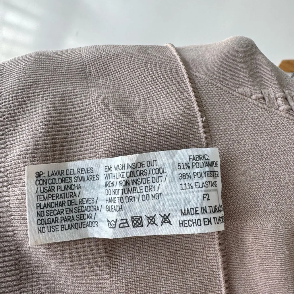 Alphalete Amplify Contour Leggings - Porcelain Size‎ Medium - Image 9