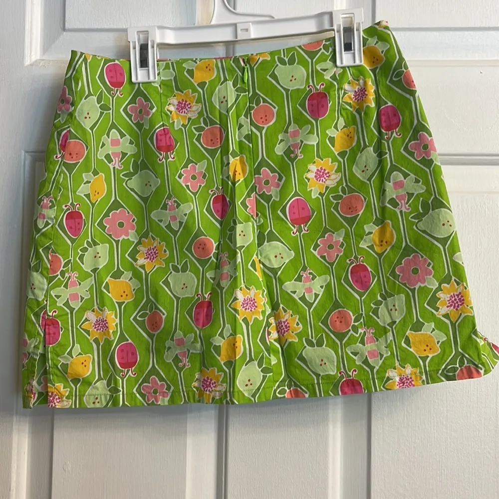 Vintage Lilly Pulitzer Women's Green Floral Print Skort, Size 4 - Image 2