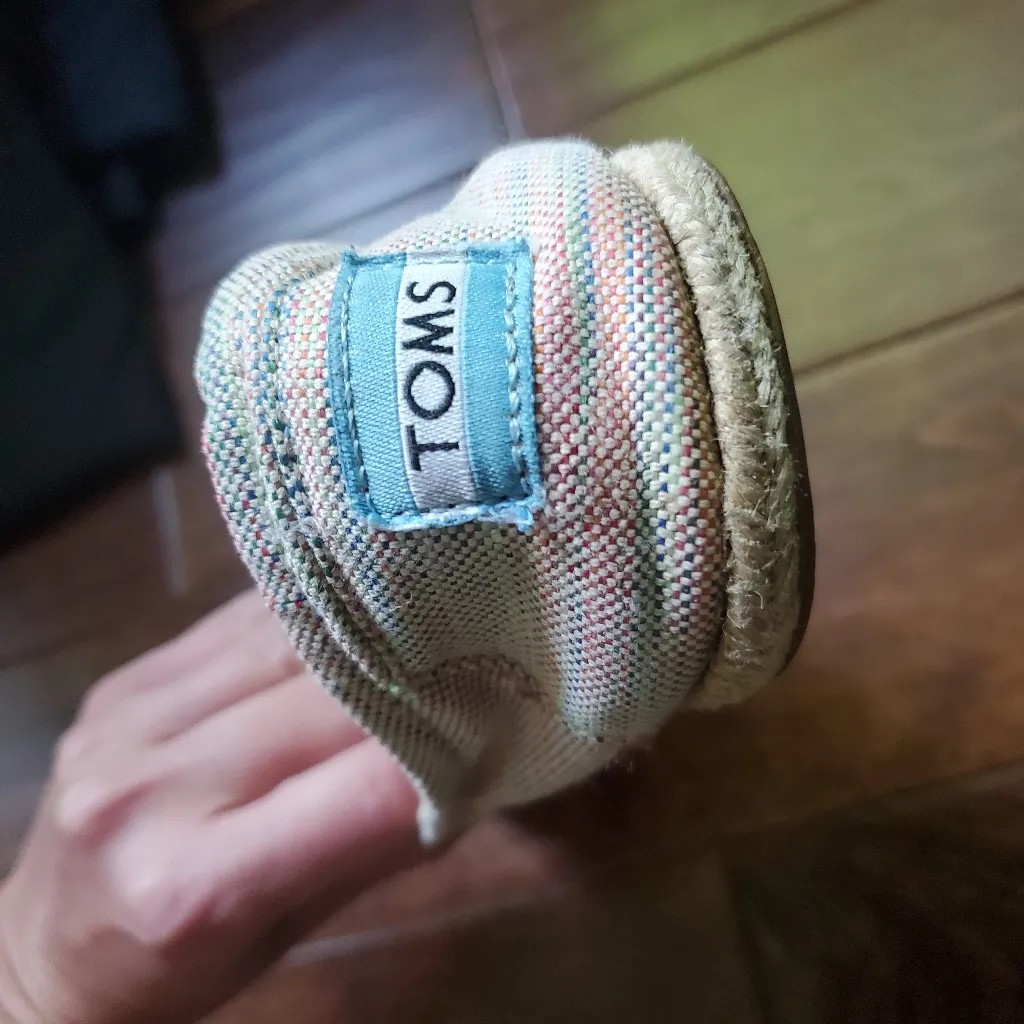 Toms size 7 in multicolor green, blue, yellow and orange - Image 4