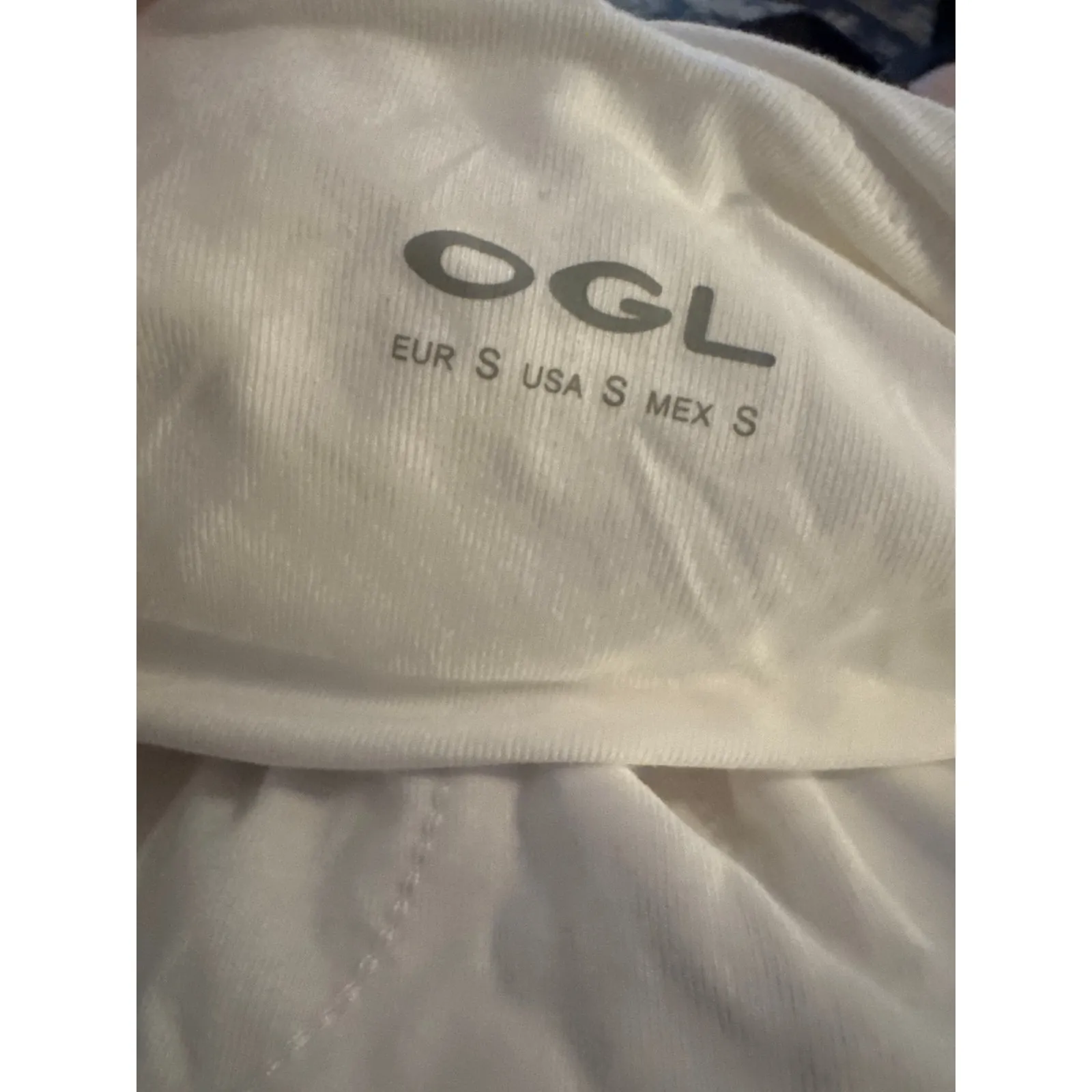 Brand New OGL Women's Size Small White Criss Cross Off the Shoulder Top $100 - Image 4