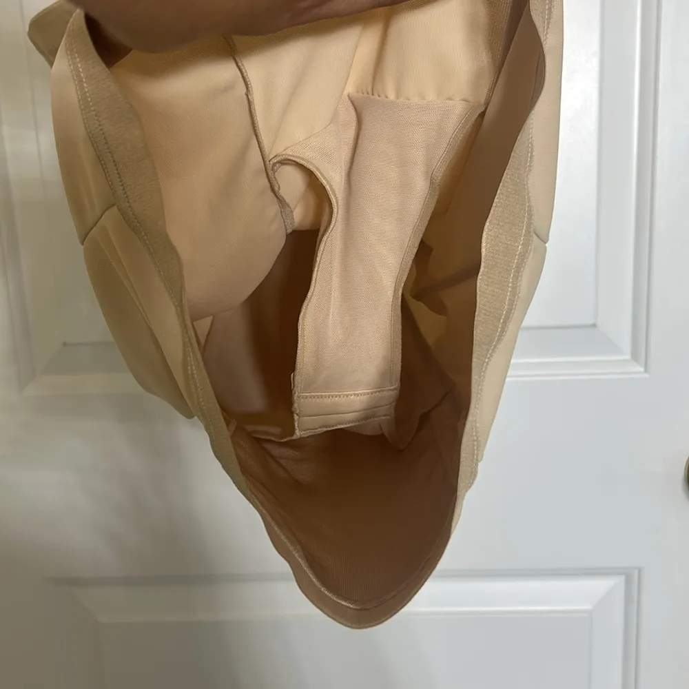 Maidenform Ultra-Firm Control Convertible Shapewear Slip with Underwire Support - Image 3