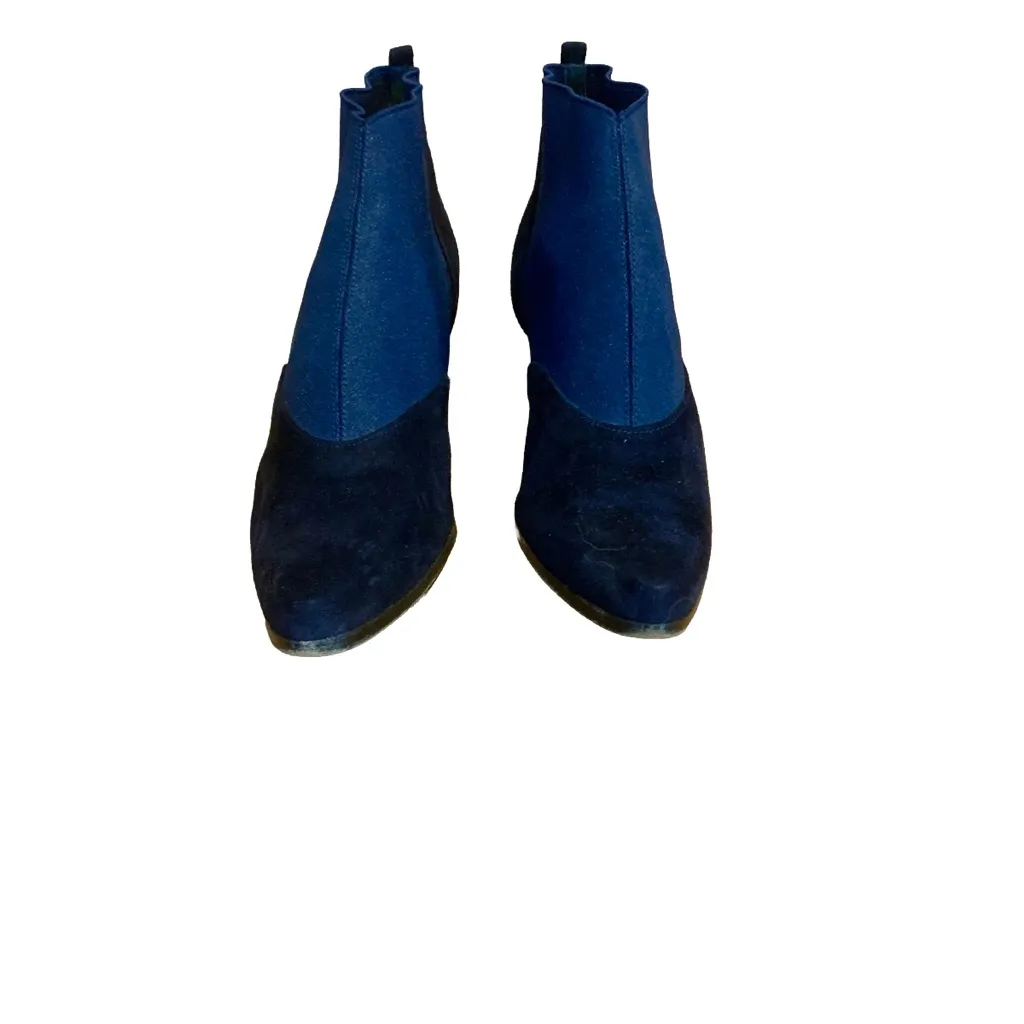 VINTAGE 1990'S/Y2K ANNE KLEIN NAVY BLUE STRETCH FABRIC & SUEDE BOOTIE HEELS (7N) - Image 3
