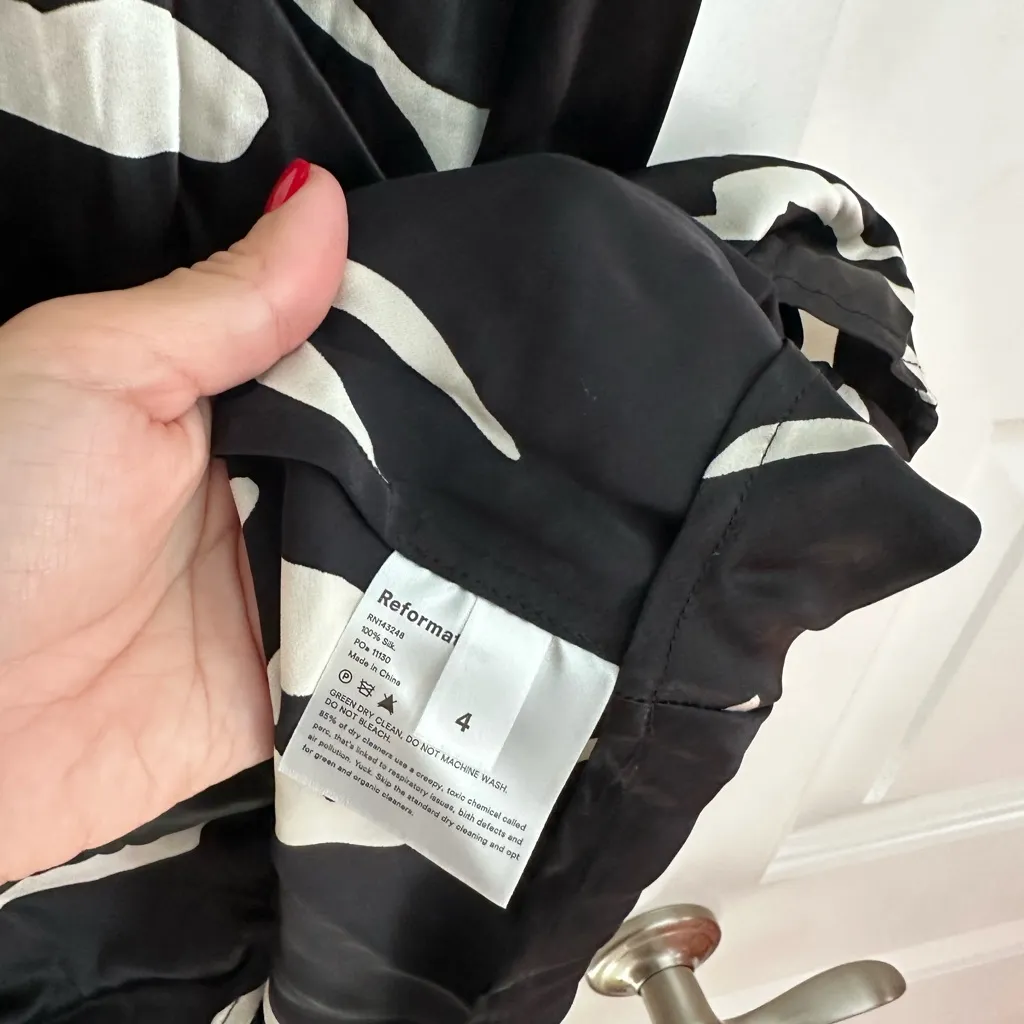 Reformation Pratt Silk Skirt in Black and‎ Cream Print NWT 4 - Image 9