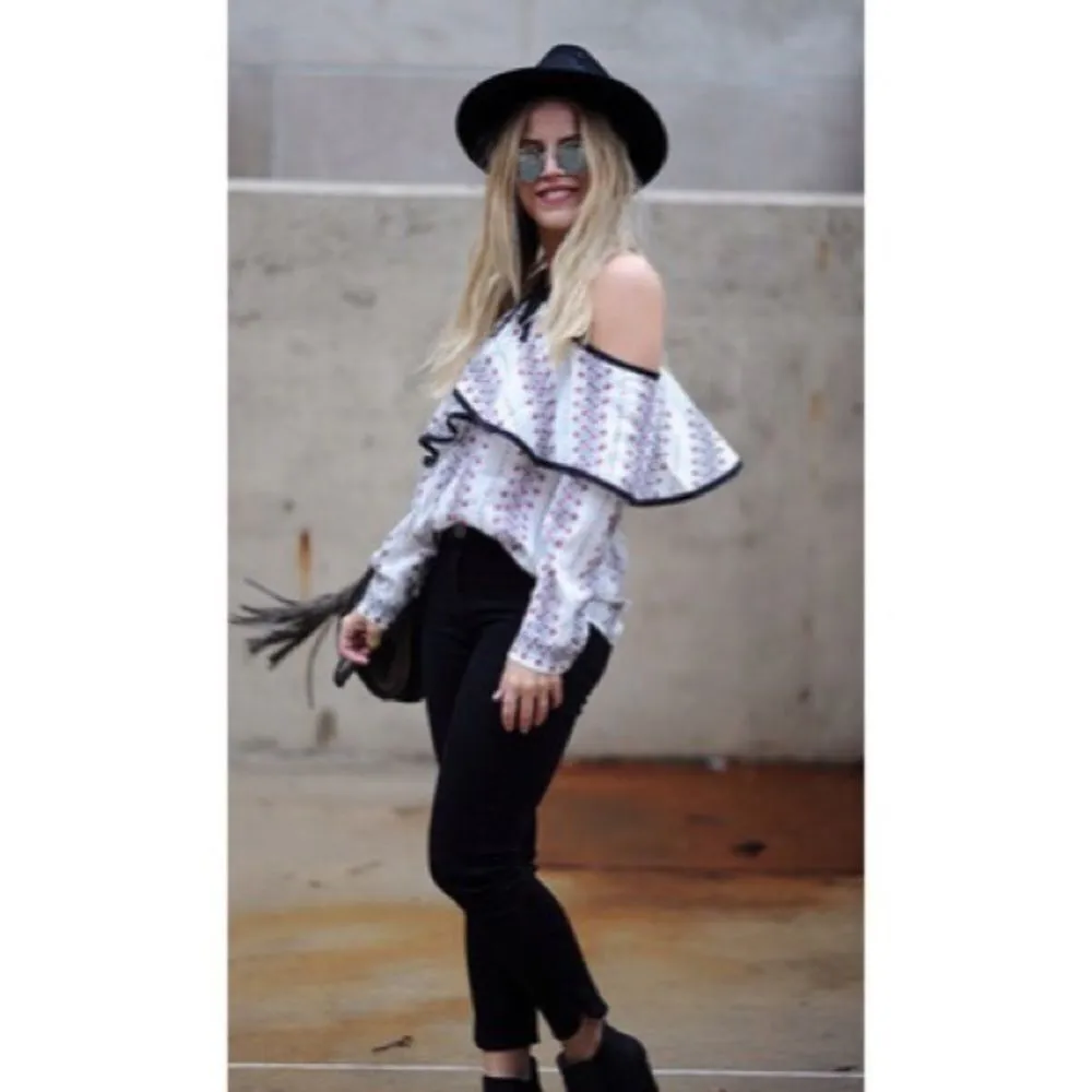 ✨HP ✨Multicolor Cold Shoulder Long Sleeve Blouse✨ White - Image 4