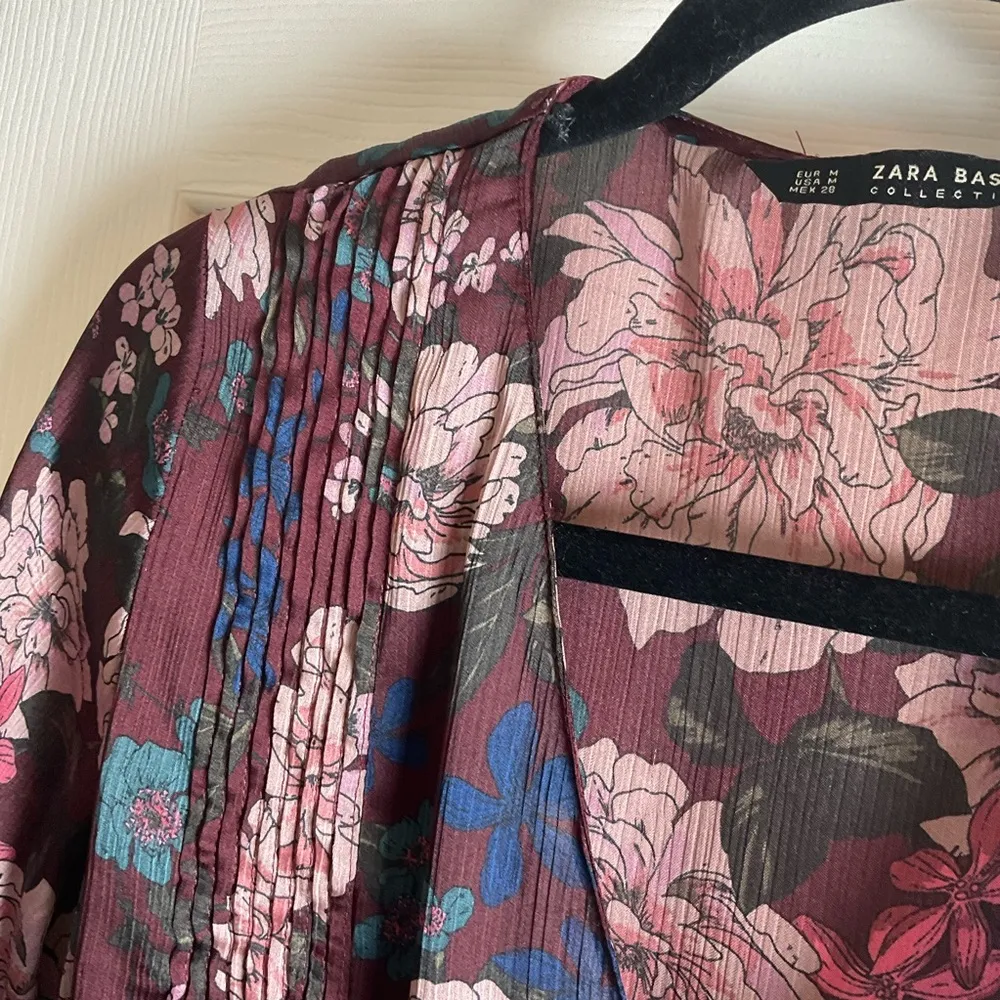 Zara Basic collection Floral V-Neck Blouse - Pink and Blue size medium - Image 6