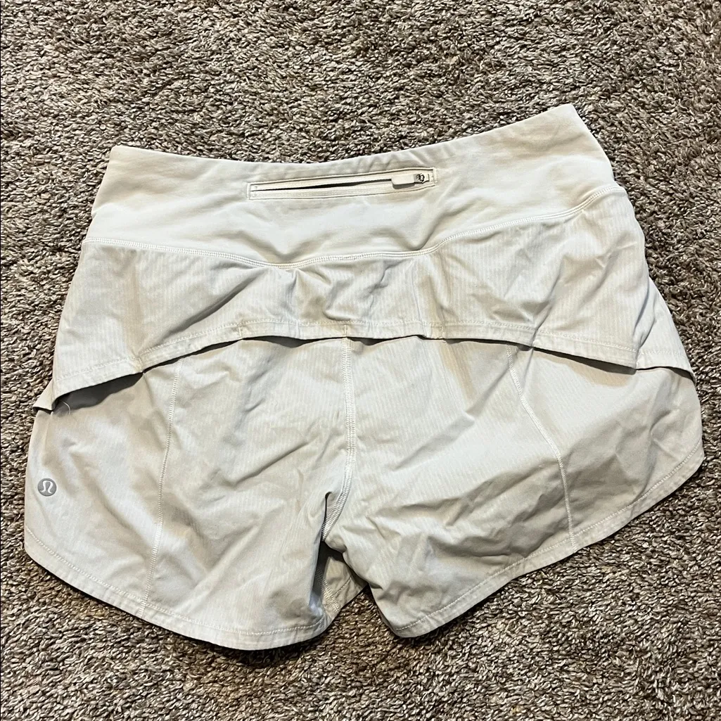 Lululemon Women’s Speed Up Shorts White Size 6 4” - Image 6