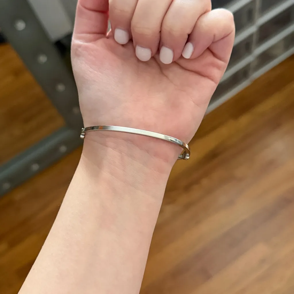 Elegant Silver Clover Bracelet - Image 3