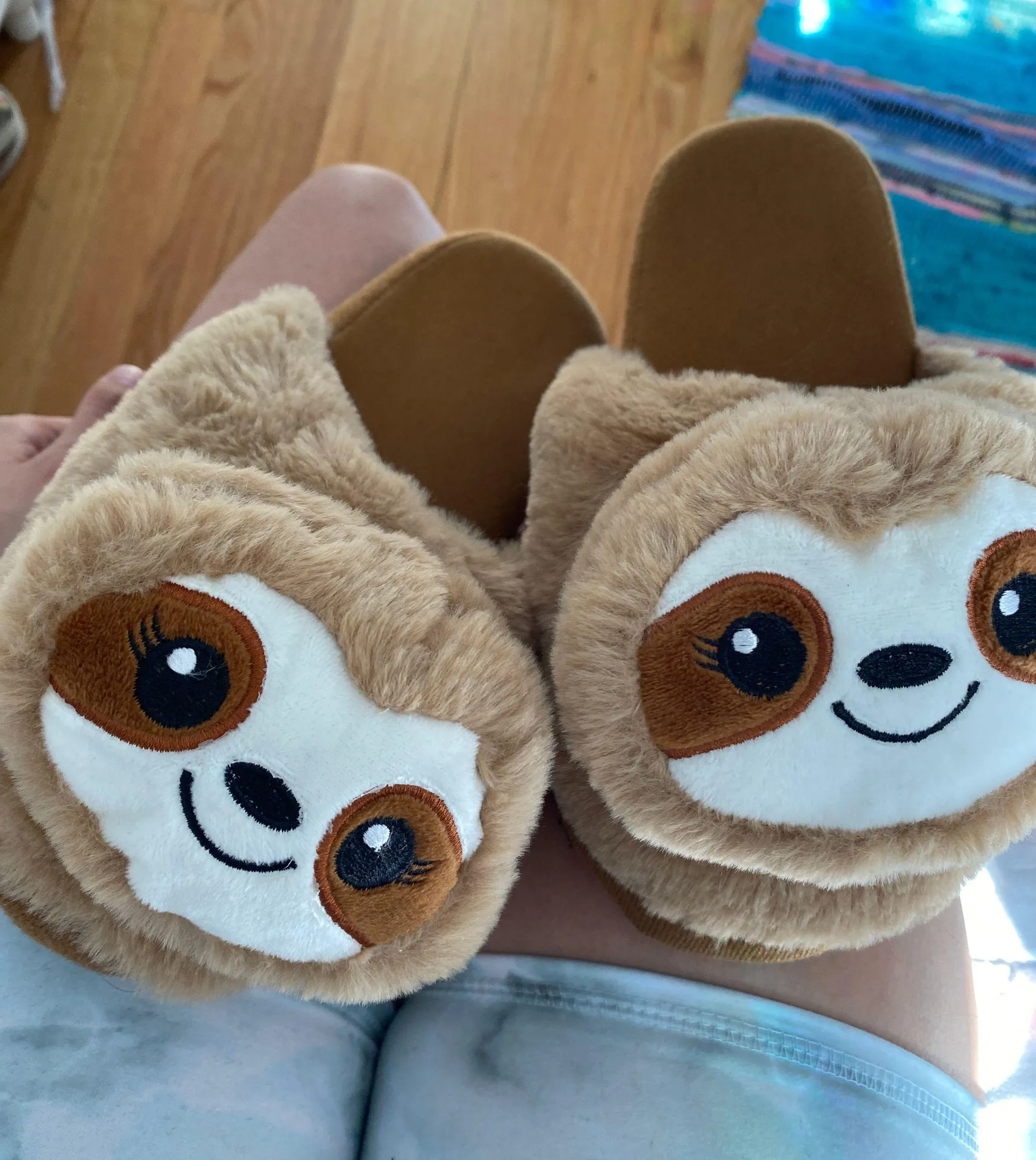 sloth slippers Brown Size 8 - Image 3